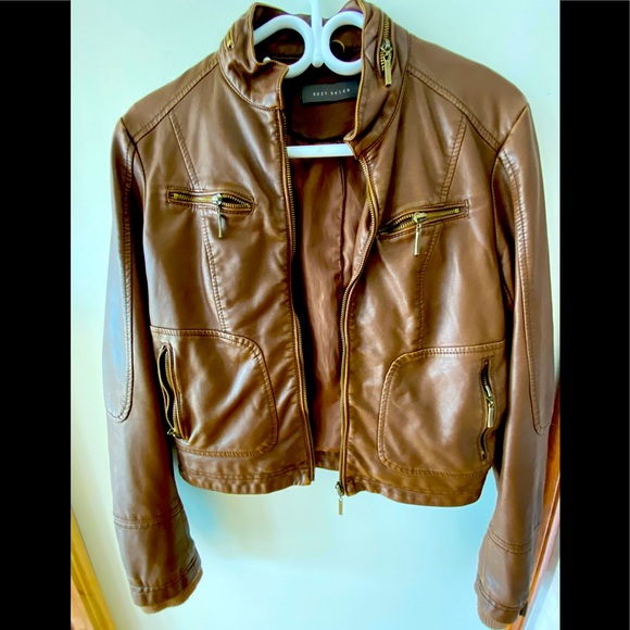 Cute cropped faux  leather jacker - Picture 1 of 2